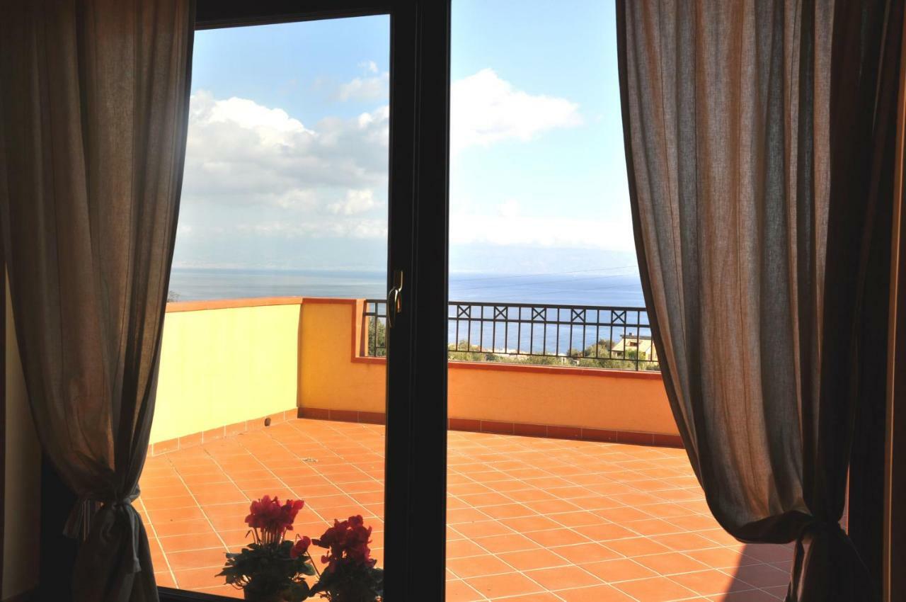 Villa Gemma Di Mare Santa Teresa Di Riva Exterior photo