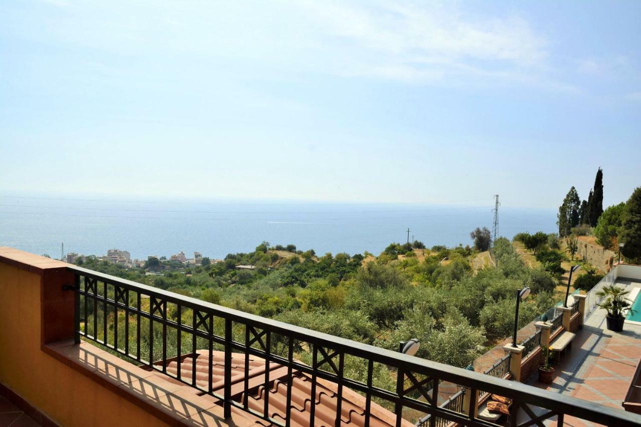 Villa Gemma Di Mare Santa Teresa Di Riva Exterior photo