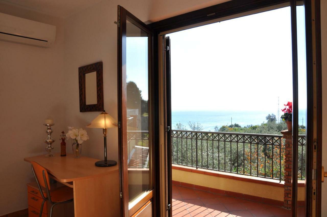 Villa Gemma Di Mare Santa Teresa Di Riva Exterior photo